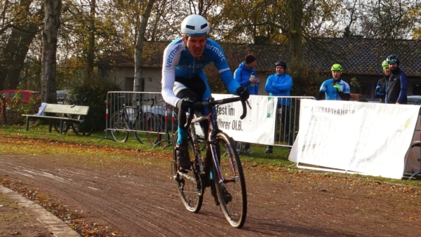 2. Platz beim Heimrennen am Zuschlag. Daniel crosst auf das Podest.